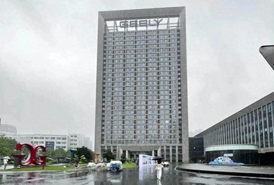 吉利被低估了？股价不到20港元、市盈率仅11倍，销量却暴增46%：下一个机会就在这里