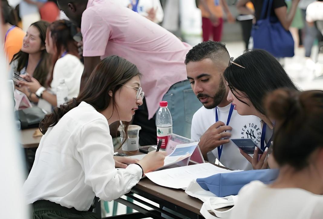 欠信用卡偷渡国外_透支信用卡 逃到国外_国外透支卡在国内能刷出来吗