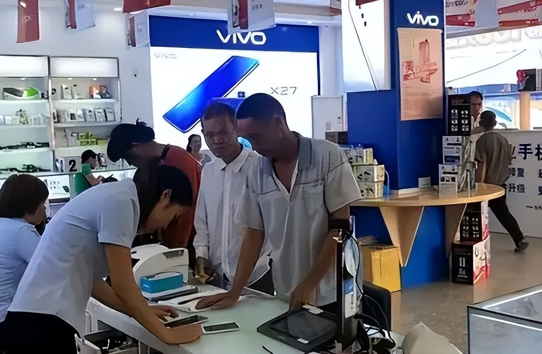 实体店手机价格便宜原因_实体店分期买手机流程_手机销售库存管理策略