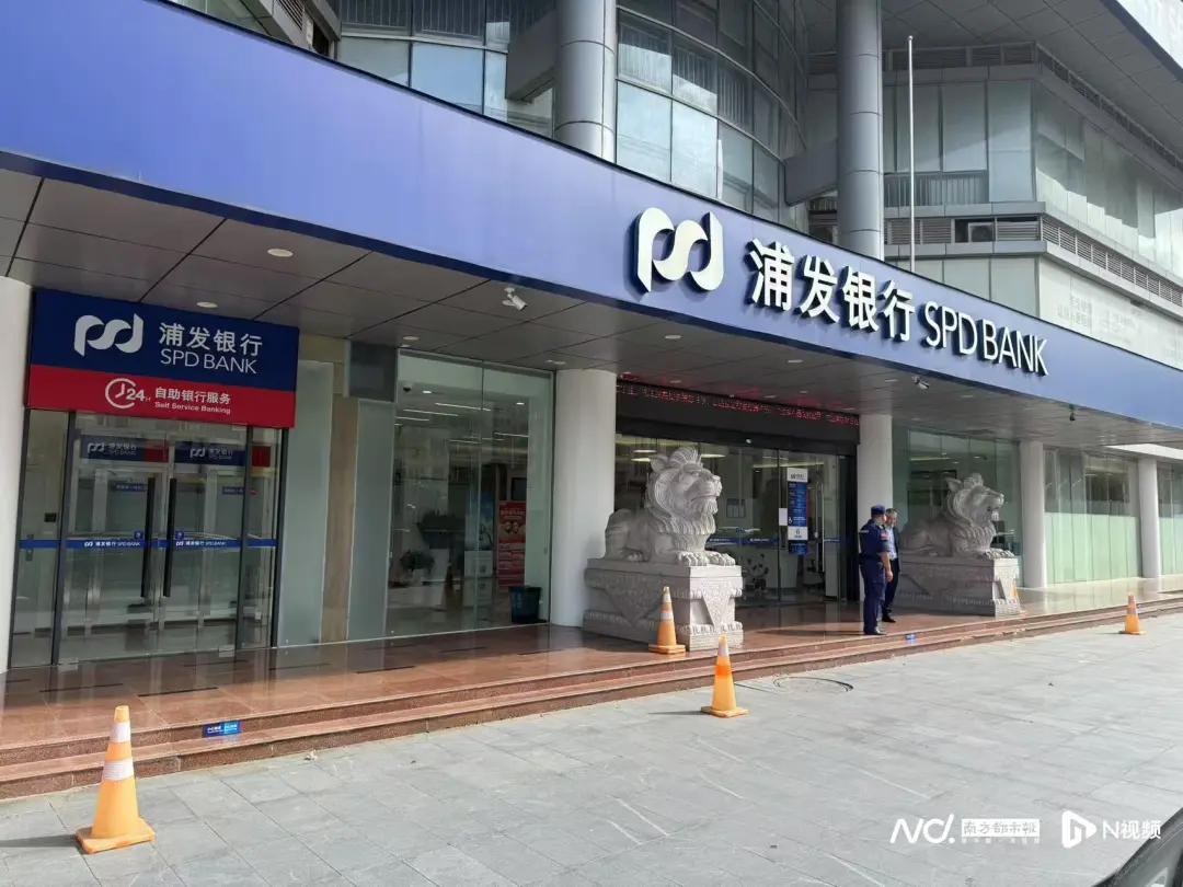 银行办卡全流程揭秘：从限额争议到成功开户，记者亲历储蓄卡办理全过程