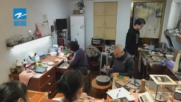 现在黄金多少钱_金价调整幅度预测_黄金投资短期波动风险