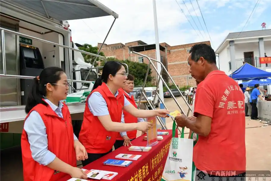 邕宁农村信用联社流动银行服务车_银行流动服务车报价_广西农信流动银行服务车进村